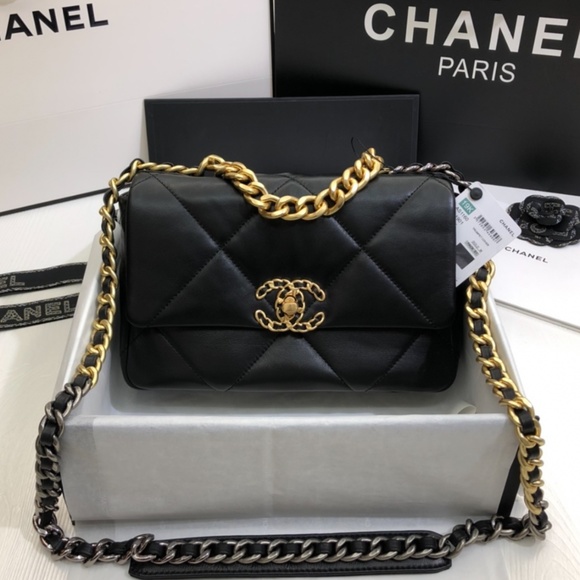 small black chanel handbag